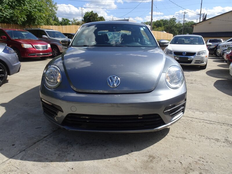 2018 Volkswagen Beetle-Classic S 2.0L Turbo I4 FWD - Photo 2 - Cincinnati, OH 45255