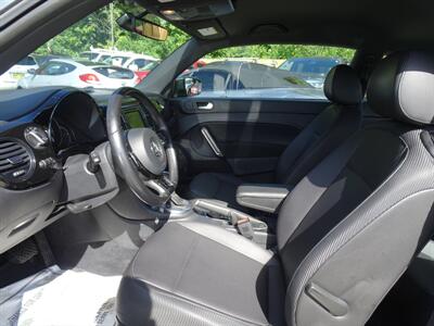 2018 Volkswagen Beetle-Classic S 2.0L Turbo I4  FWD - Photo 12 - Cincinnati, OH 45255