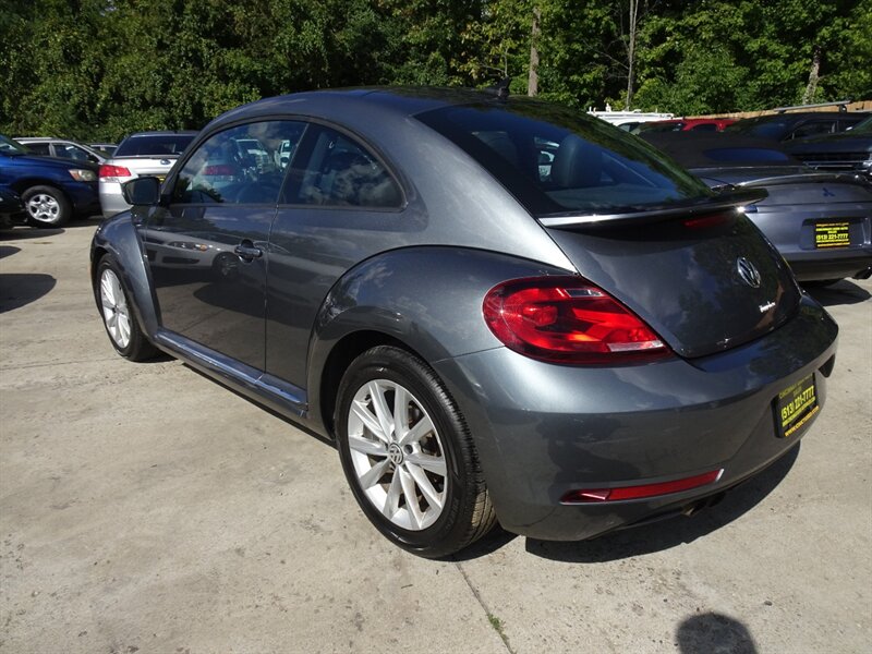2018 Volkswagen Beetle-Classic S 2.0L Turbo I4 FWD - Photo 8 - Cincinnati, OH 45255