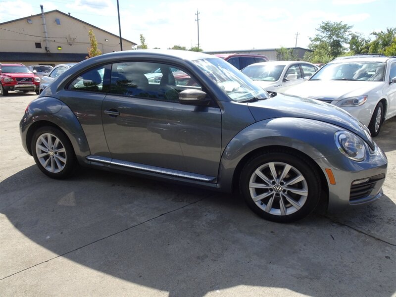 2018 Volkswagen Beetle-Classic S 2.0L Turbo I4 FWD - Photo 4 - Cincinnati, OH 45255