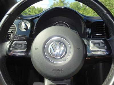 2018 Volkswagen Beetle-Classic S 2.0L Turbo I4  FWD - Photo 14 - Cincinnati, OH 45255