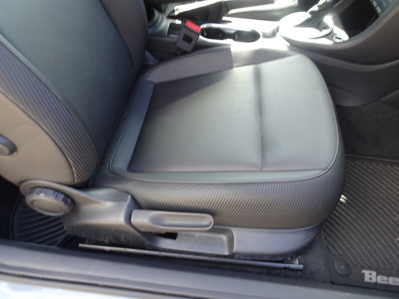 2018 Volkswagen Beetle-Classic S 2.0L Turbo I4 FWD - Photo 21 - Cincinnati, OH 45255