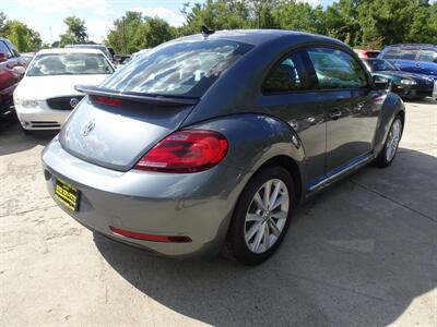 2018 Volkswagen Beetle-Classic S 2.0L Turbo I4  FWD - Photo 5 - Cincinnati, OH 45255