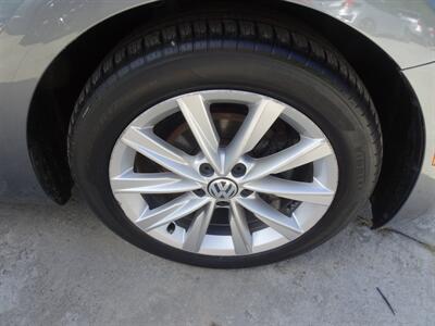 2018 Volkswagen Beetle-Classic S 2.0L Turbo I4  FWD - Photo 25 - Cincinnati, OH 45255