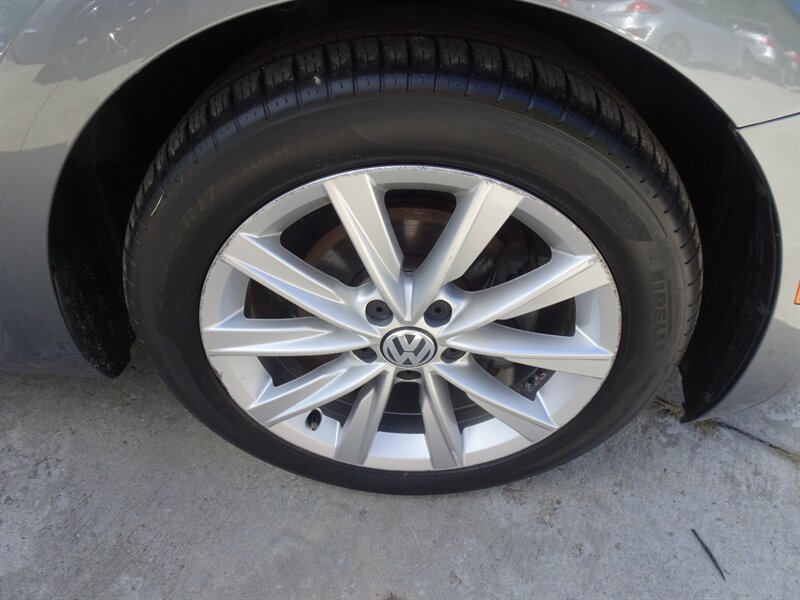 2018 Volkswagen Beetle-Classic S 2.0L Turbo I4 FWD - Photo 25 - Cincinnati, OH 45255