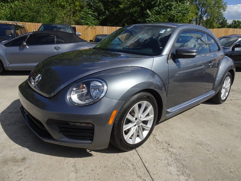 2018 Volkswagen Beetle-Classic S 2.0L Turbo I4 FWD - Photo 3 - Cincinnati, OH 45255