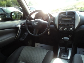 2005 Toyota Rav4   - Photo 7 - Cincinnati, OH 45255