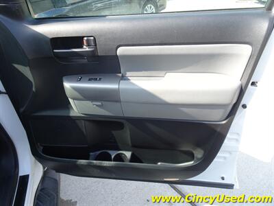 2014 Toyota Sequoia SR5   - Photo 24 - Cincinnati, OH 45255