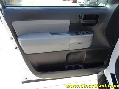 2014 Toyota Sequoia SR5   - Photo 23 - Cincinnati, OH 45255
