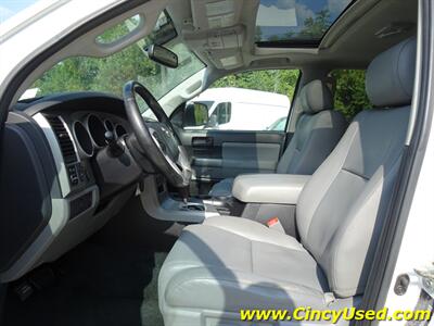 2014 Toyota Sequoia SR5   - Photo 11 - Cincinnati, OH 45255