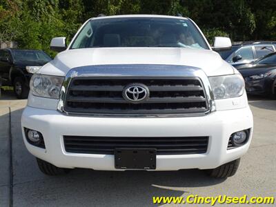 2014 Toyota Sequoia SR5   - Photo 2 - Cincinnati, OH 45255