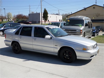 1998 Volvo S70   - Photo 1 - Cincinnati, OH 45255