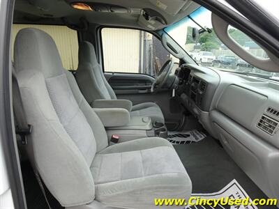 2004 Ford Excursion XLT   - Photo 12 - Cincinnati, OH 45255
