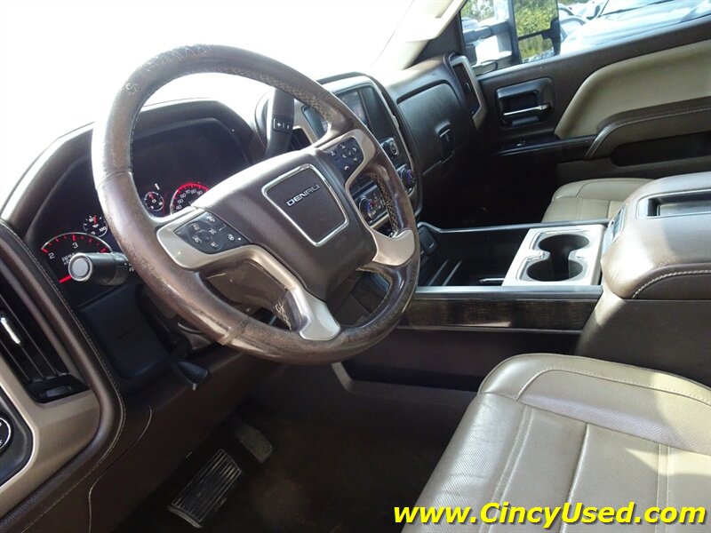 2015 GMC Sierra 2500HD Denali - Photo 18 - Cincinnati, OH 45255