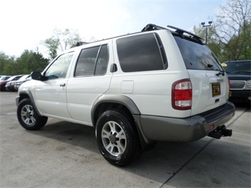 2001 Nissan Pathfinder LE   - Photo 12 - Cincinnati, OH 45255