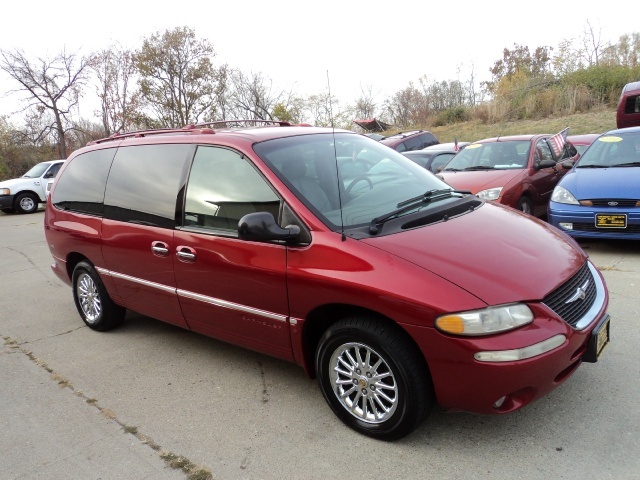 2000 Chrysler Town & Country Limited for sale in