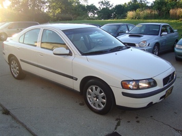 2001 Volvo S60   - Photo 1 - Cincinnati, OH 45255