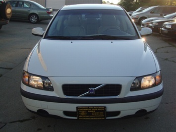 2001 Volvo S60   - Photo 2 - Cincinnati, OH 45255