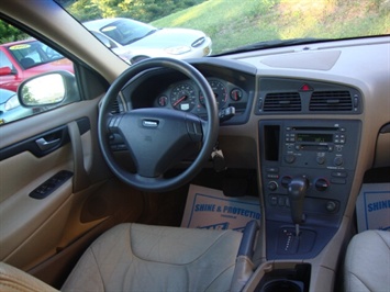 2001 Volvo S60   - Photo 7 - Cincinnati, OH 45255