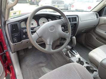 2002 Toyota Tacoma   - Photo 12 - Cincinnati, OH 45255