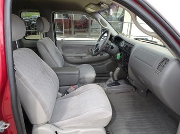 2002 Toyota Tacoma   - Photo 10 - Cincinnati, OH 45255