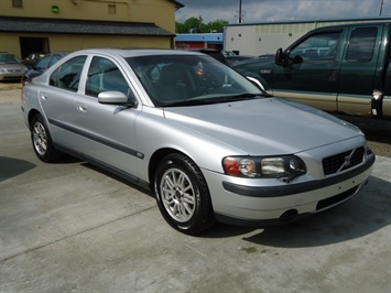 2004 Volvo S60   - Photo 1 - Cincinnati, OH 45255