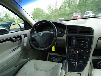 2004 Volvo S60   - Photo 7 - Cincinnati, OH 45255