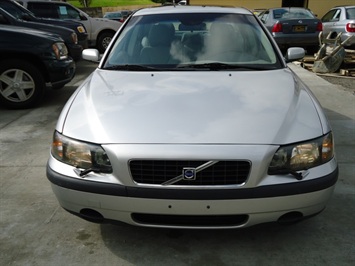 2004 Volvo S60   - Photo 2 - Cincinnati, OH 45255