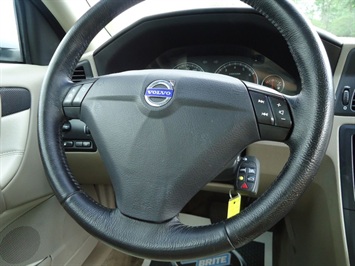 2004 Volvo S60   - Photo 21 - Cincinnati, OH 45255