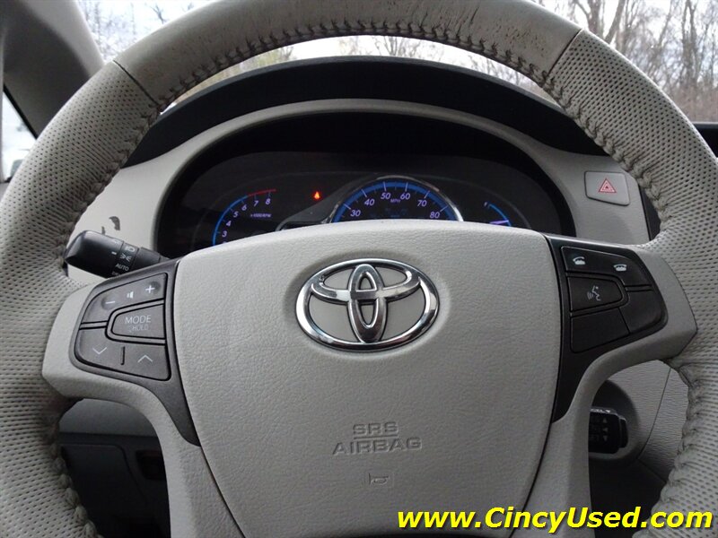 2014 Toyota Sienna XLE photo 20