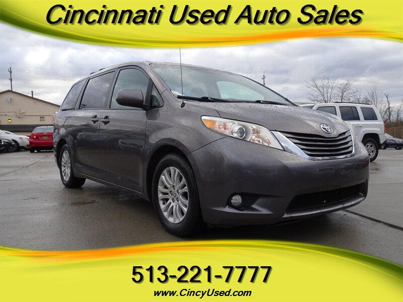 Toyota Sienna's photo