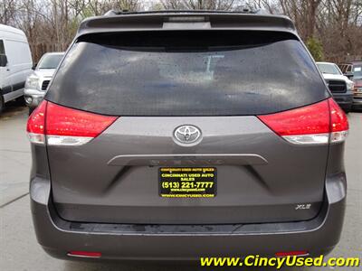 2014 Toyota Sienna XLE 8-Passenger   - Photo 8 - Cincinnati, OH 45255