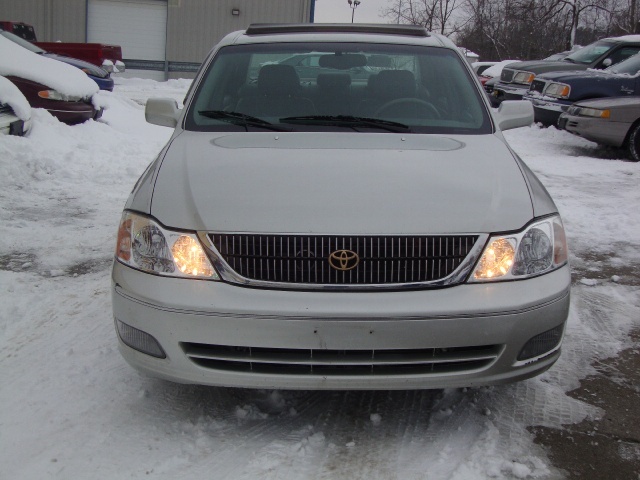 2000 Toyota Avalon XLS - Photo 2 - Cincinnati, OH 45255