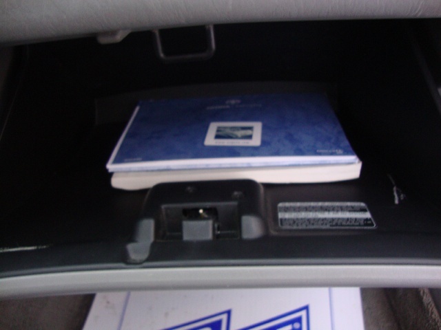 2000 Toyota Avalon XLS - Photo 20 - Cincinnati, OH 45255