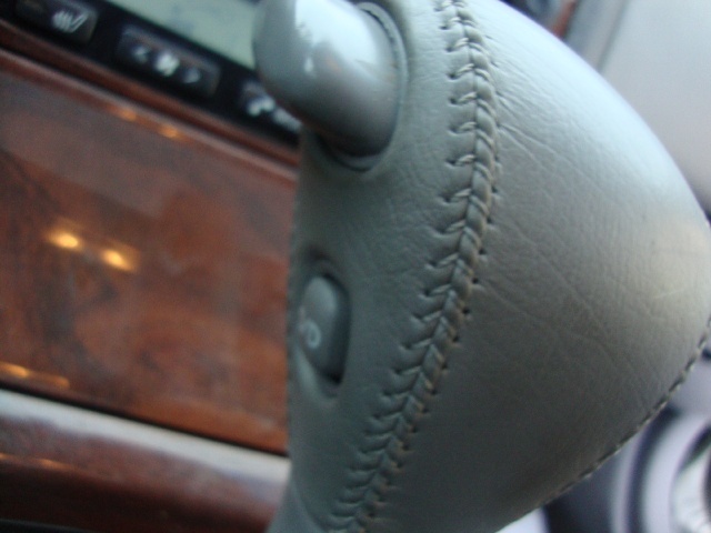 2000 Toyota Avalon XLS - Photo 18 - Cincinnati, OH 45255