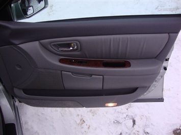 2000 Toyota Avalon XLS - Photo 29 - Cincinnati, OH 45255