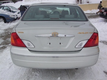 2000 Toyota Avalon XLS - Photo 5 - Cincinnati, OH 45255
