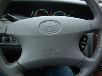 2000 Toyota Avalon XLS - Photo 26 - Cincinnati, OH 45255