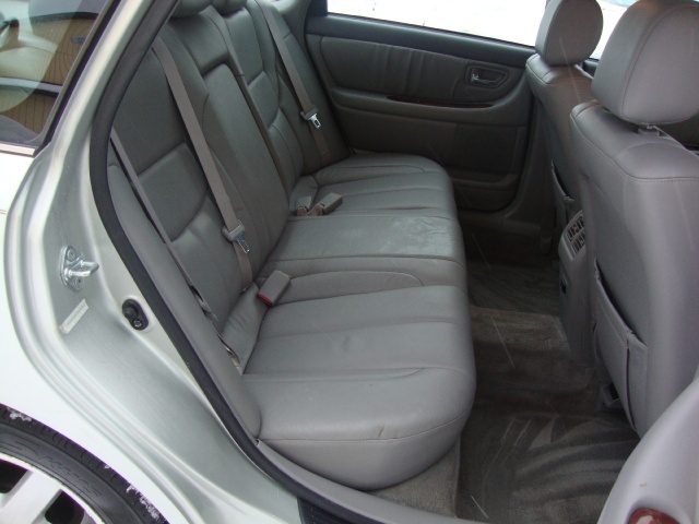 2000 Toyota Avalon XLS - Photo 9 - Cincinnati, OH 45255