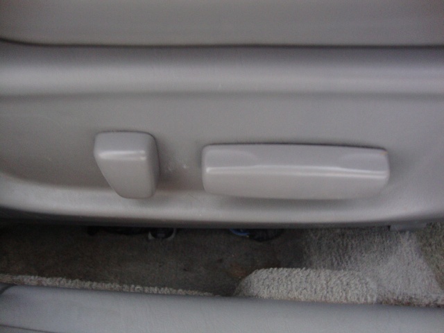 2000 Toyota Avalon XLS - Photo 34 - Cincinnati, OH 45255