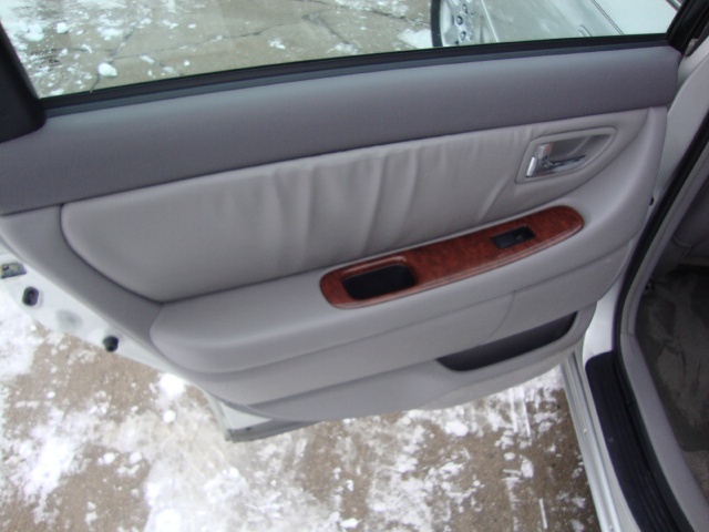 2000 Toyota Avalon XLS - Photo 32 - Cincinnati, OH 45255