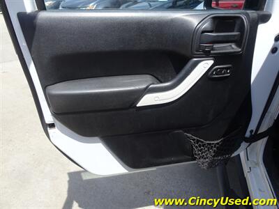 2013 Jeep Wrangler Unlimited Sport  3.6L V6 4X4 - Photo 20 - Cincinnati, OH 45255