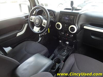 2013 Jeep Wrangler Unlimited Sport  3.6L V6 4X4 - Photo 13 - Cincinnati, OH 45255