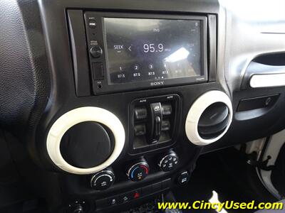 2013 Jeep Wrangler Unlimited Sport  3.6L V6 4X4 - Photo 16 - Cincinnati, OH 45255