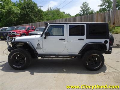 2013 Jeep Wrangler Unlimited Sport  3.6L V6 4X4 - Photo 4 - Cincinnati, OH 45255