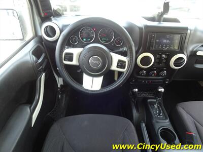 2013 Jeep Wrangler Unlimited Sport  3.6L V6 4X4 - Photo 9 - Cincinnati, OH 45255