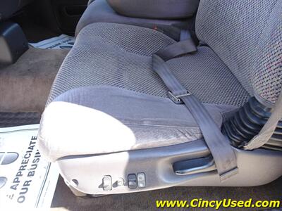 2001 Dodge Ram 2500 SLT   - Photo 26 - Cincinnati, OH 45255