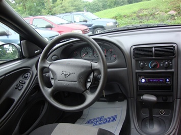 2001 Ford Mustang   - Photo 6 - Cincinnati, OH 45255