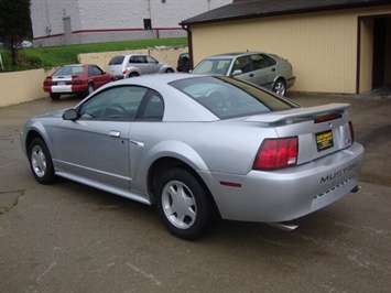 2001 Ford Mustang   - Photo 4 - Cincinnati, OH 45255