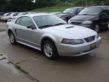 2001 Ford Mustang   - Photo 1 - Cincinnati, OH 45255